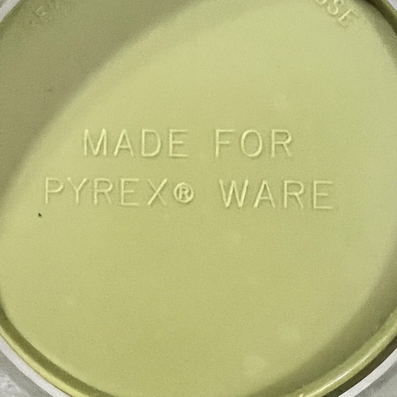 PYREX Vintage See N Stor Canister Avacado Green Twist Lid 7.5" Tall - Picture 4 of 5